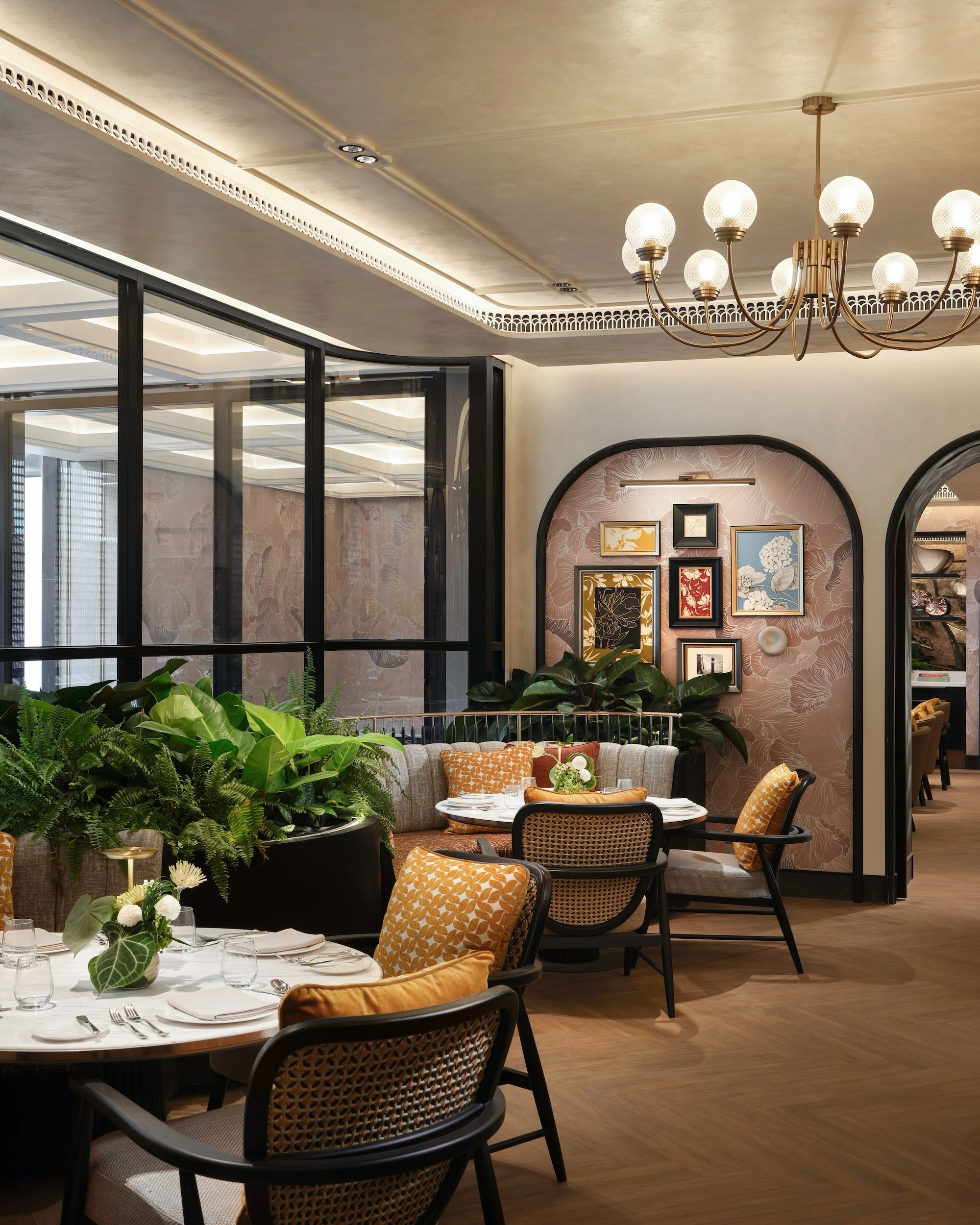 fairmont-bangkok-sukhumvit-elegance-cordless-lamp-interior.webp